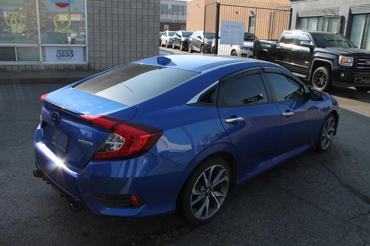 2019 Honda Civic Touring Photo