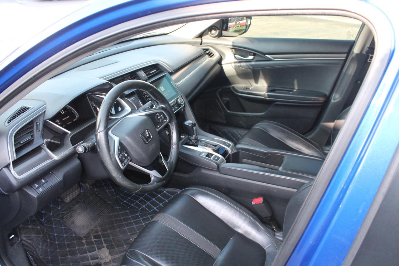 2019 Honda Civic Touring Photo