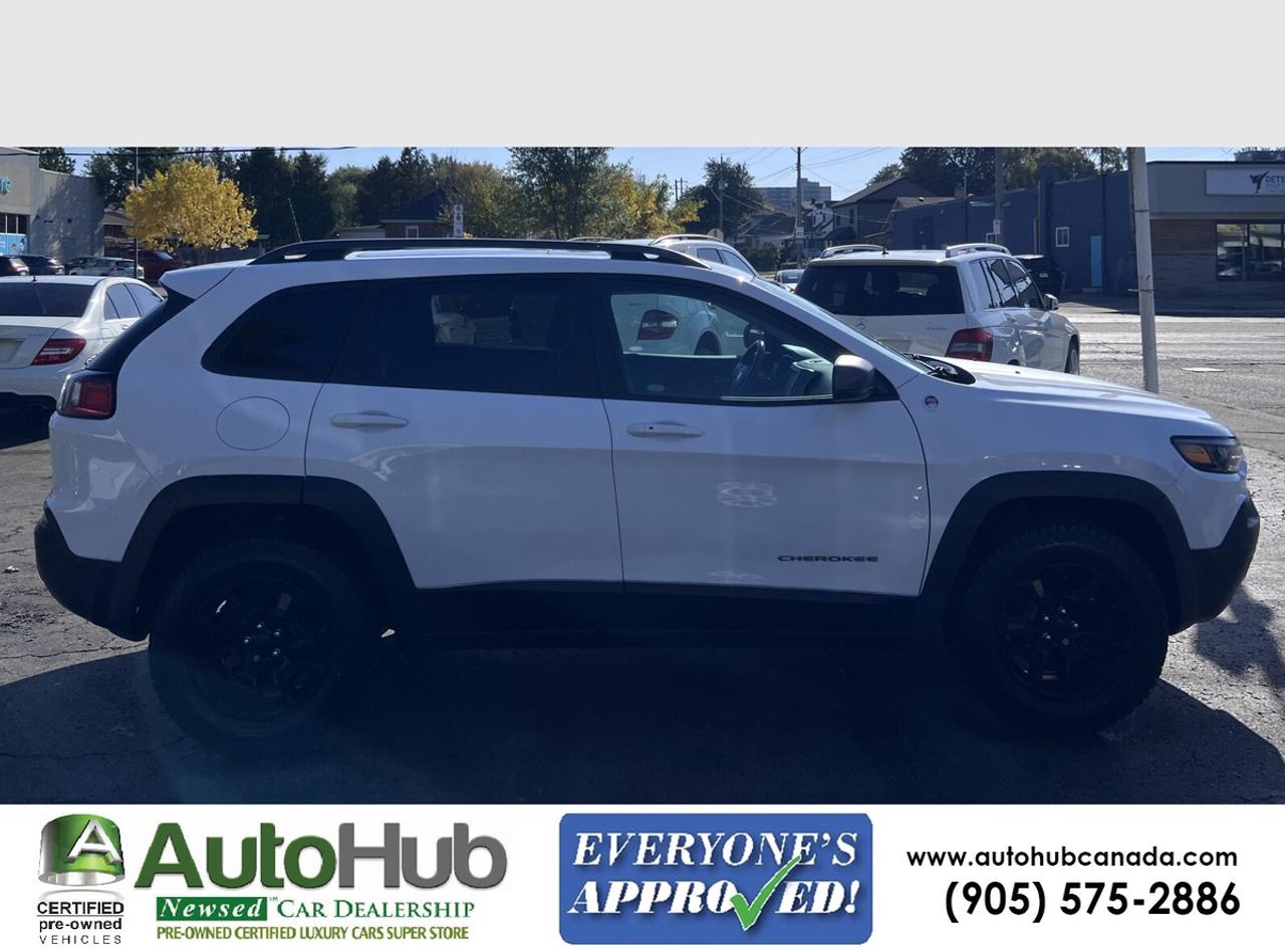 2019 Jeep Cherokee TRAILHAWK ELITE-TOP OF THE LINE Photo
