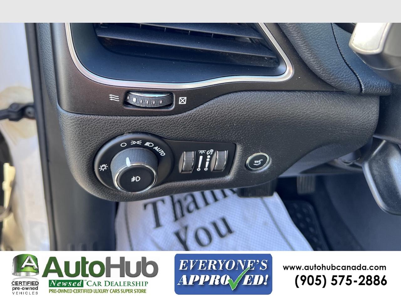 2019 Jeep Cherokee TRAILHAWK ELITE-TOP OF THE LINE Photo