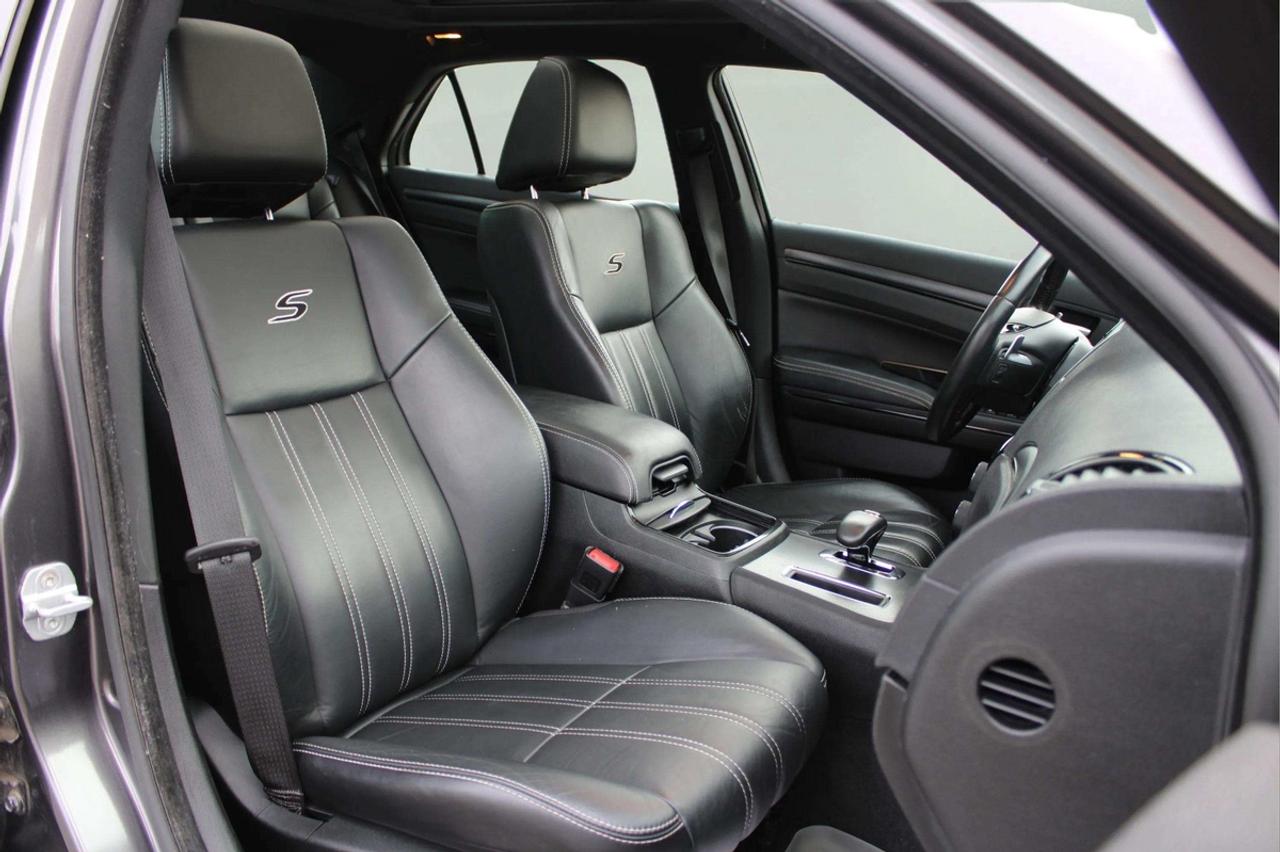 2013 Chrysler 300 S Photo