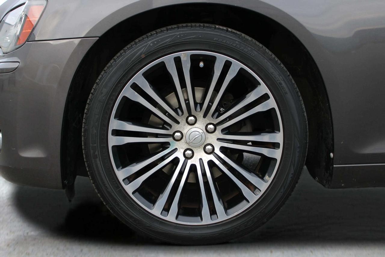 2013 Chrysler 300 S Photo