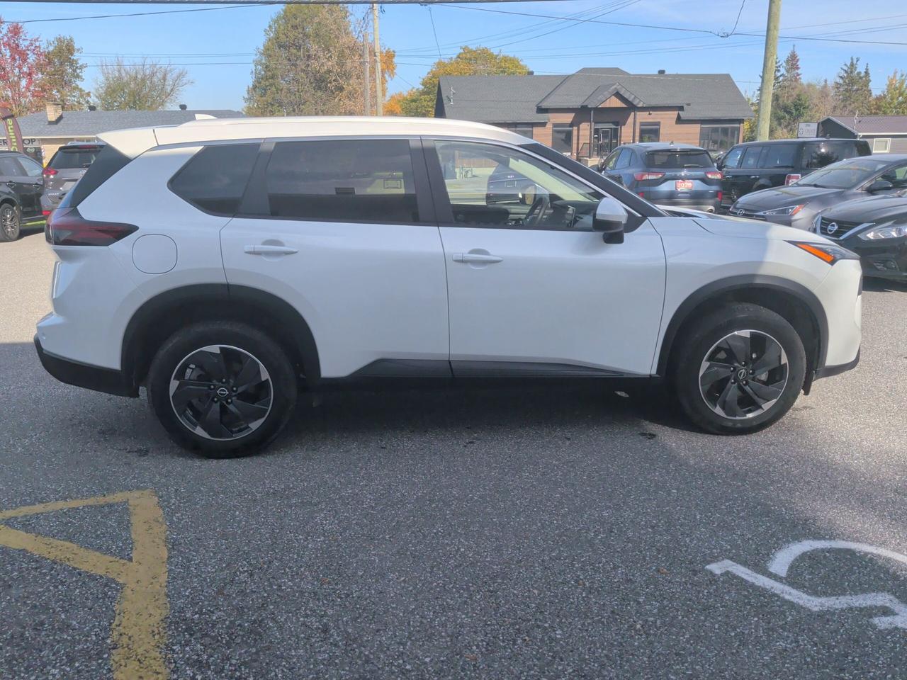 2025 Nissan Rogue AWD-SV-MOONROOF-HEATED SEAT/WHEEL-BEAUTY! Photo