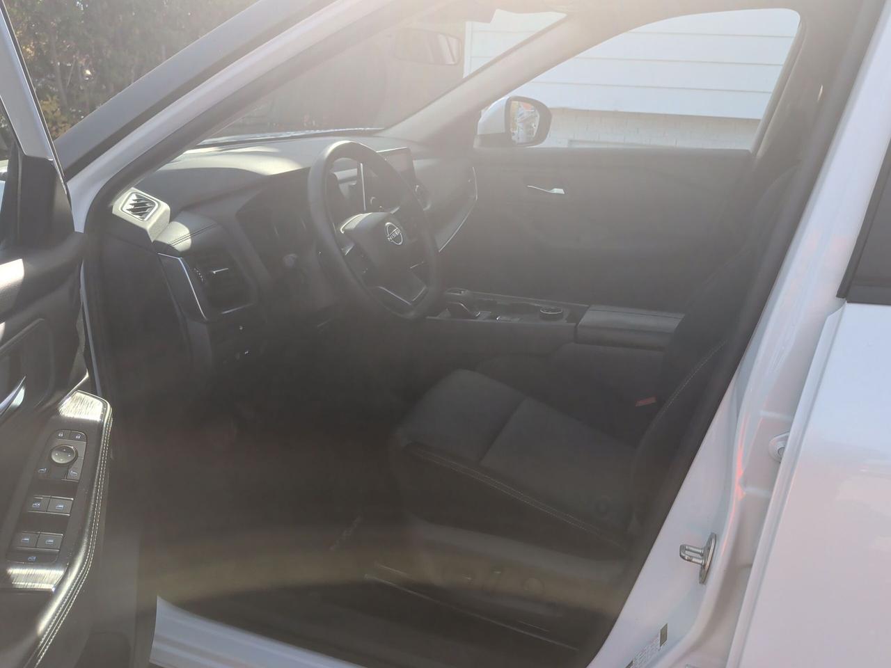 2025 Nissan Rogue AWD-SV-MOONROOF-HEATED SEAT/WHEEL-BEAUTY! Photo