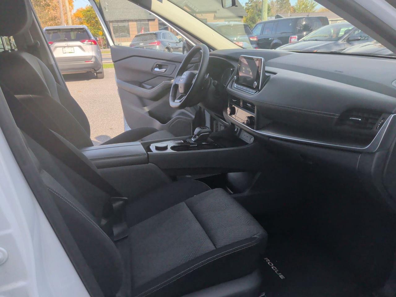 2025 Nissan Rogue AWD-SV-MOONROOF-HEATED SEAT/WHEEL-BEAUTY! Photo