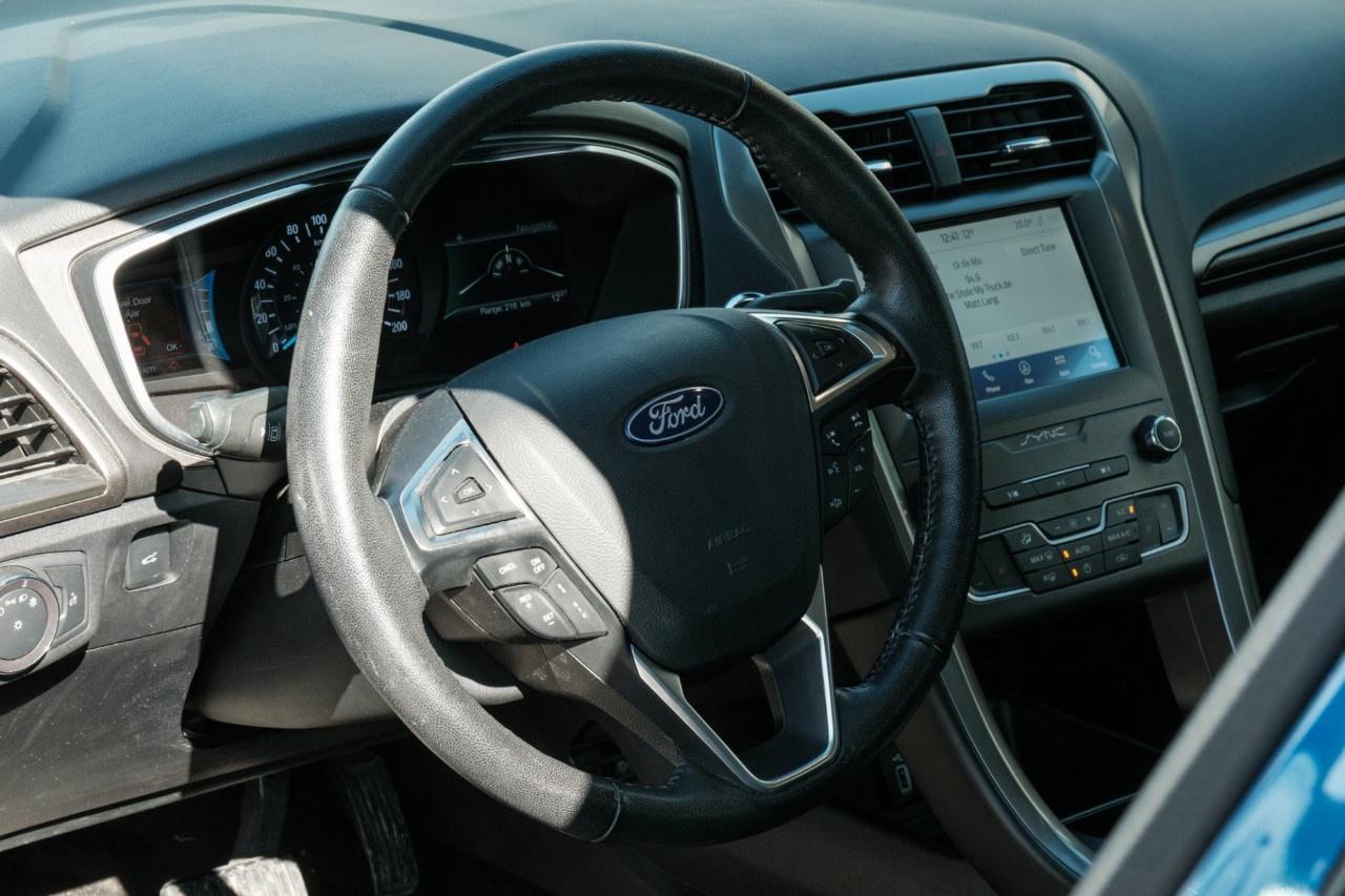 2020 Ford Fusion Hybrid SEL FWD Photo