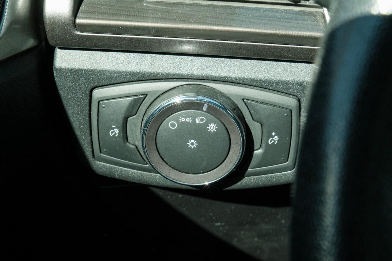 2020 Ford Fusion Hybrid SEL FWD Photo