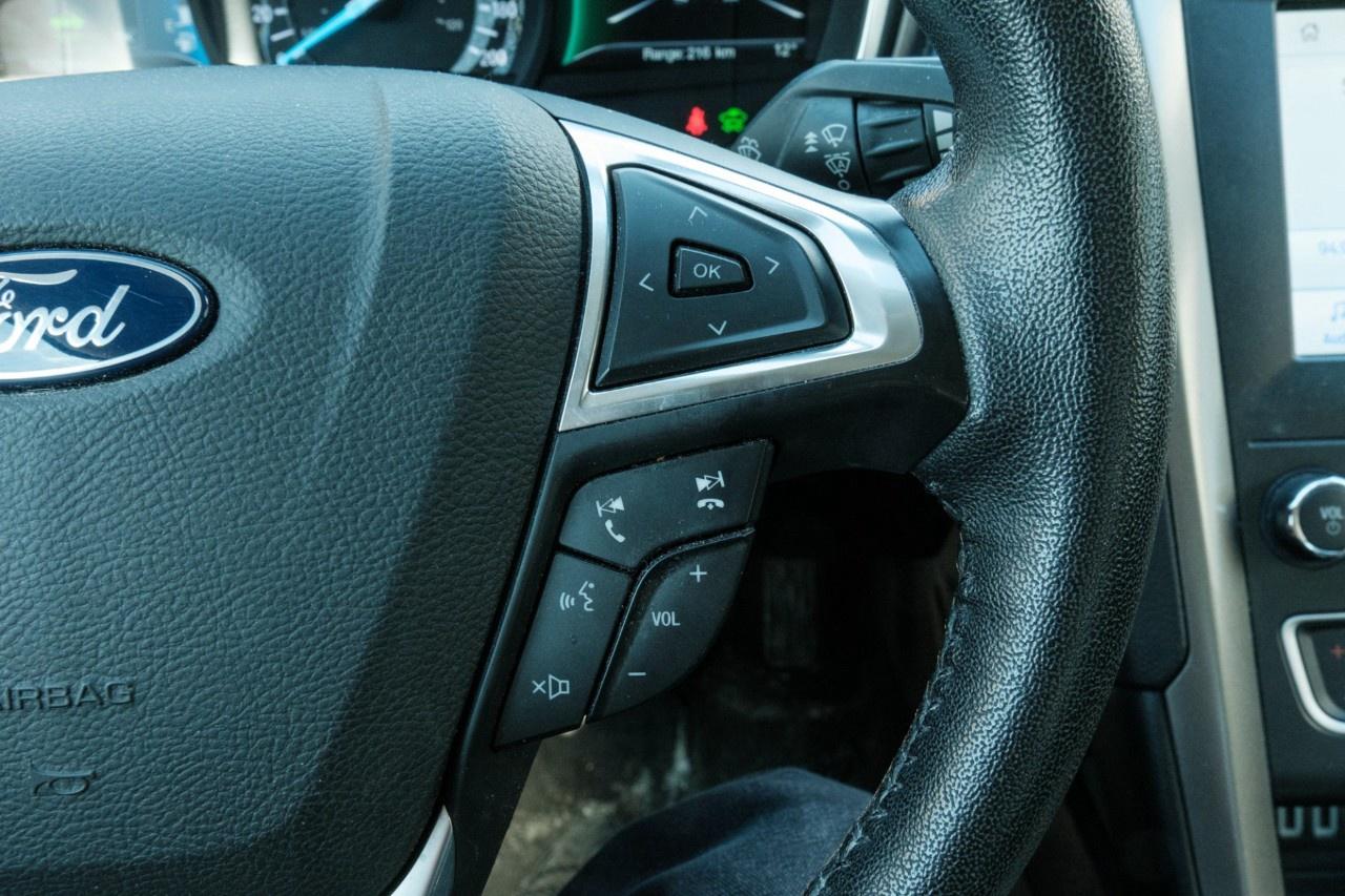 2020 Ford Fusion Hybrid SEL FWD Photo