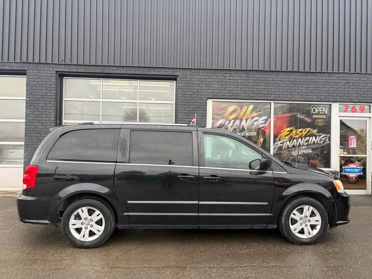 Black 2016 Dodge Grand Caravan Minivan  Automatic