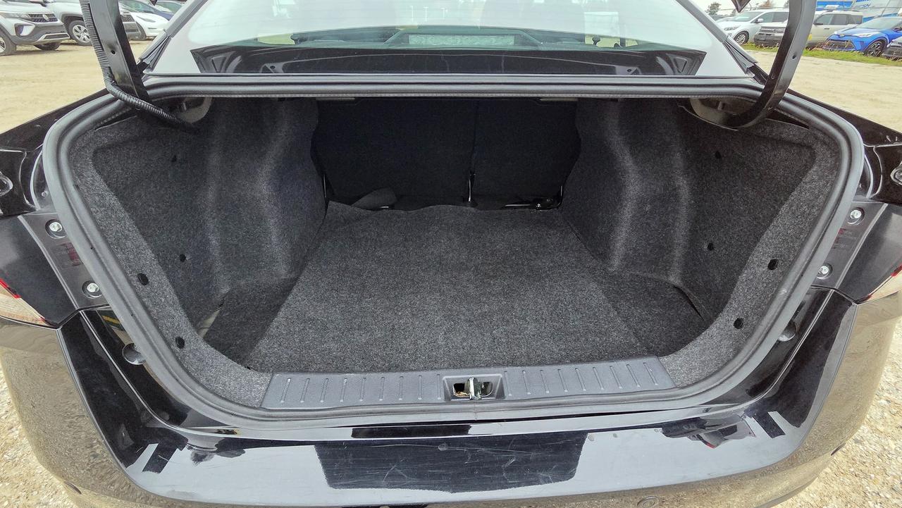 2024 Nissan Versa SV Photo