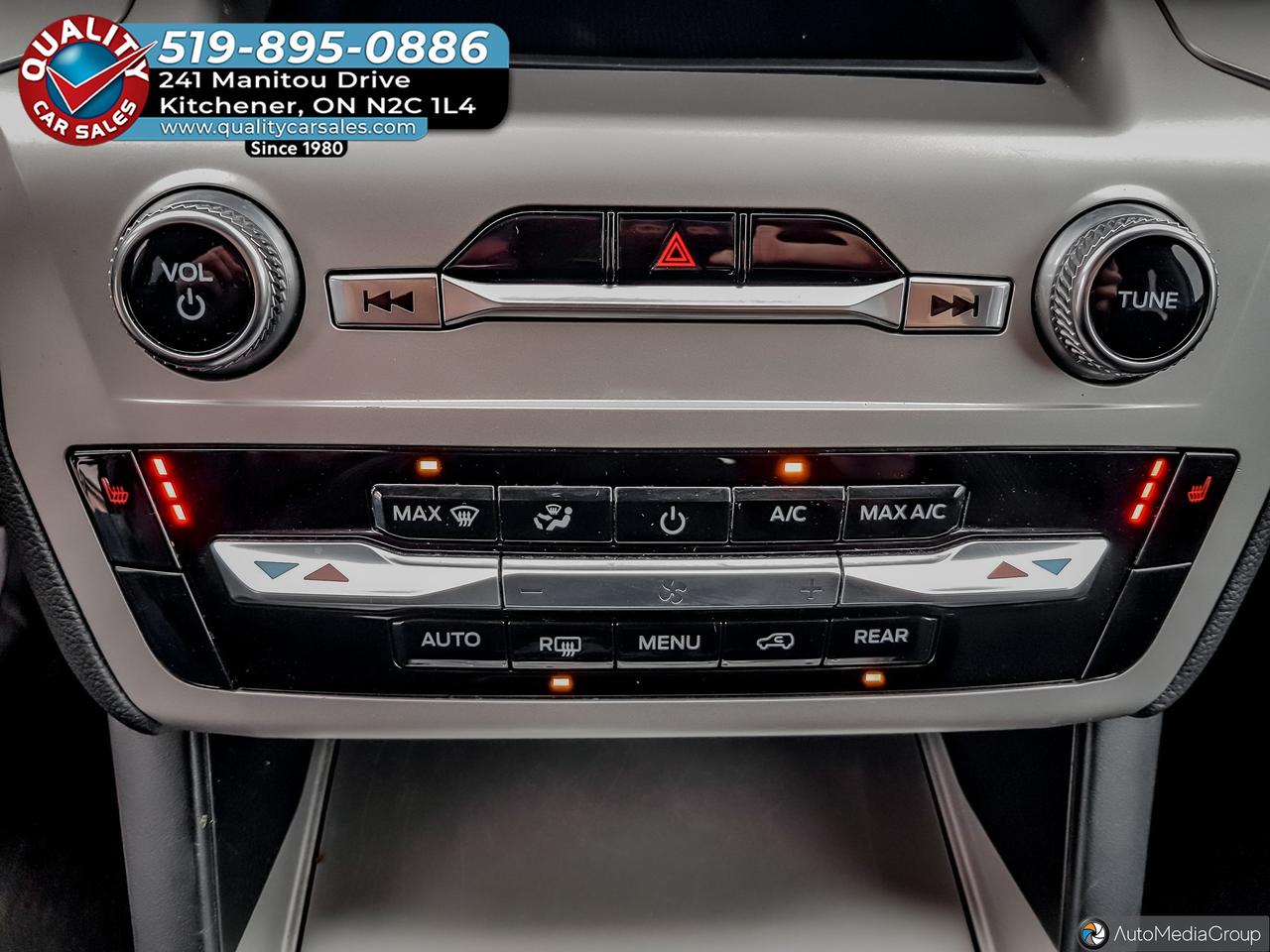 2022 Ford Explorer XLT 4WD Photo