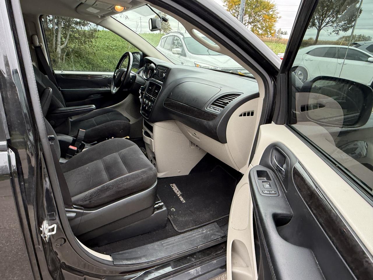 2017 Dodge Grand Caravan SXT Photo