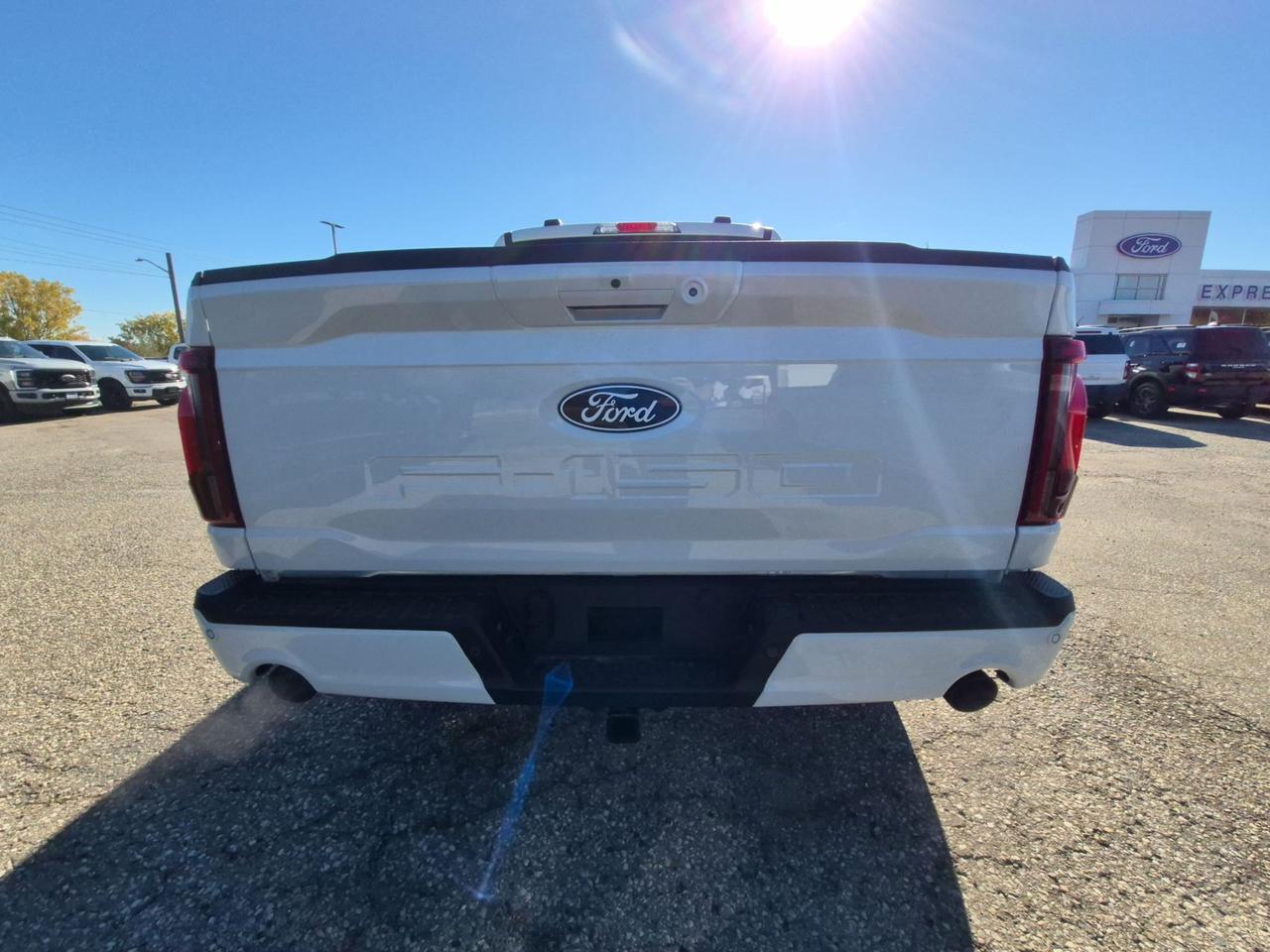 2026 Ford F-150 LARIAT, MOONROOF, BLACK PKG, TOW/HAUL PKG Photo4