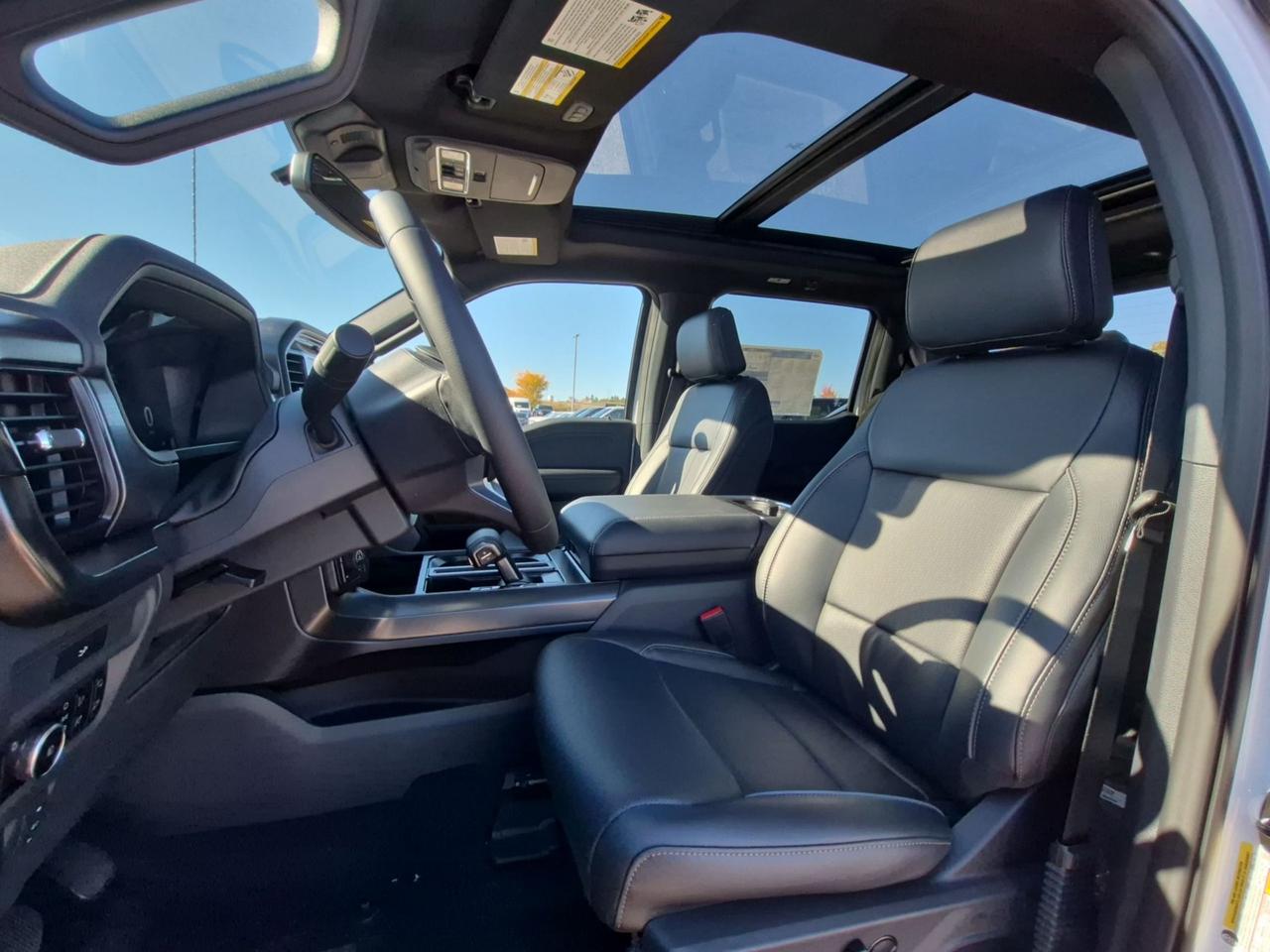 2026 Ford F-150 LARIAT, MOONROOF, BLACK PKG, TOW/HAUL PKG Photo