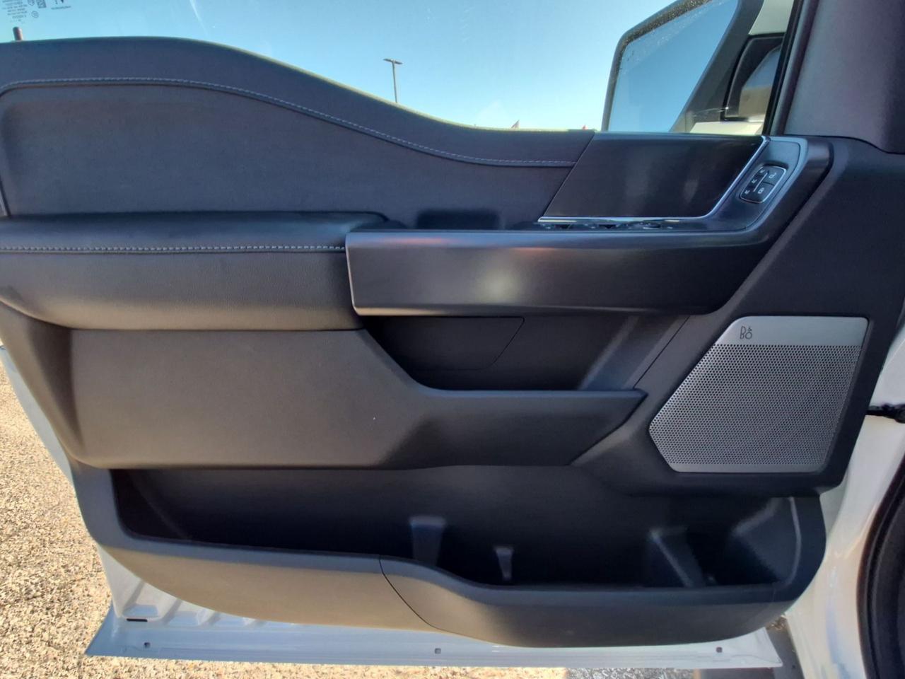 2026 Ford F-150 LARIAT, MOONROOF, BLACK PKG, TOW/HAUL PKG Photo