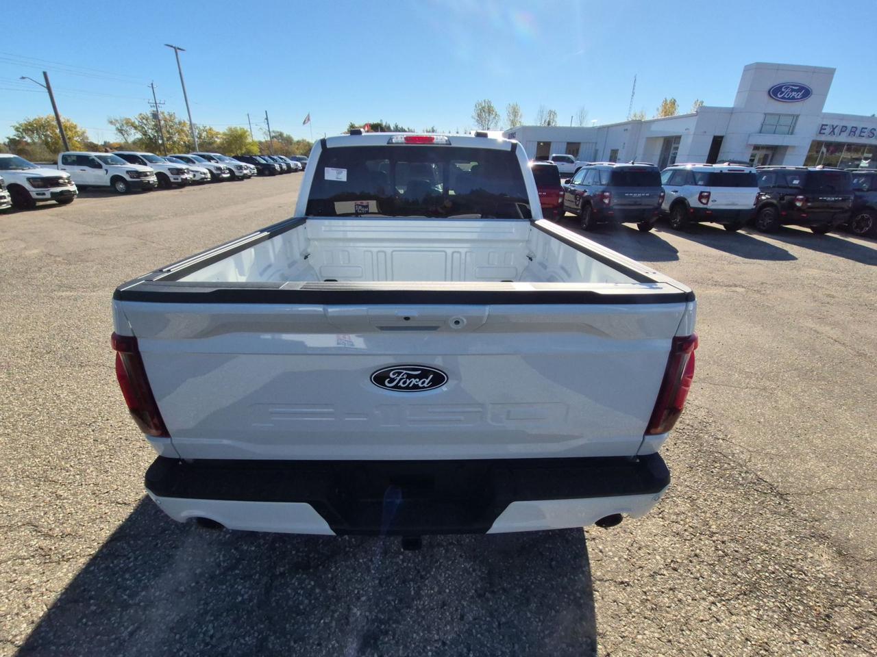 2026 Ford F-150 LARIAT, MOONROOF, BLACK PKG, TOW/HAUL PKG Photo