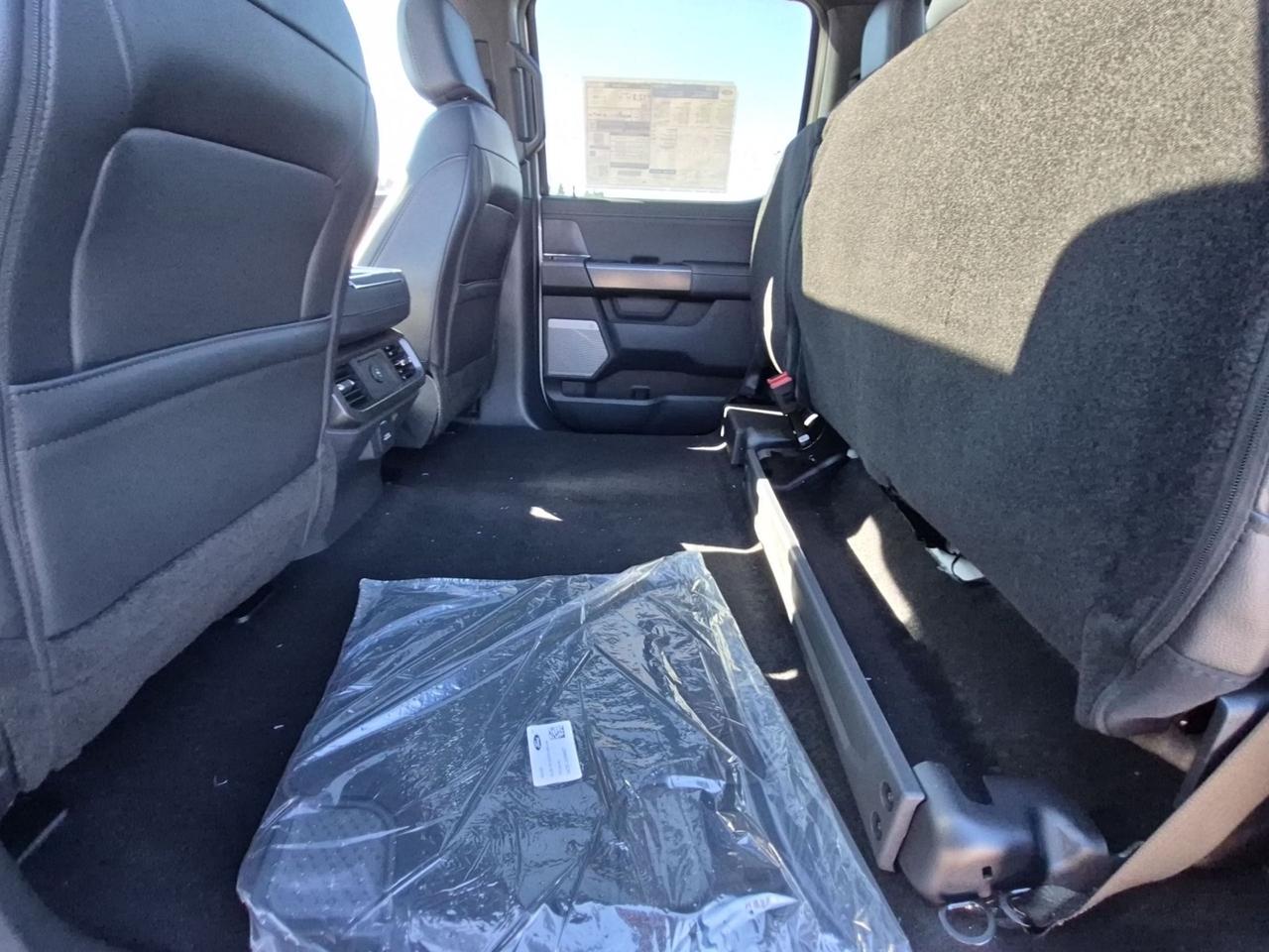 2026 Ford F-150 LARIAT, MOONROOF, BLACK PKG, TOW/HAUL PKG Photo