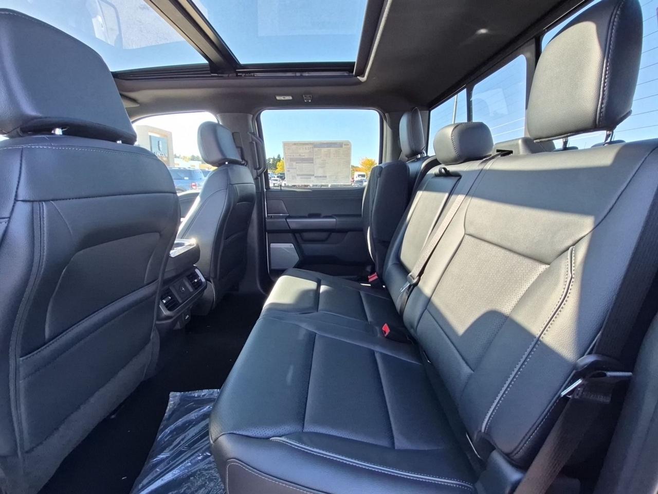 2026 Ford F-150 LARIAT, MOONROOF, BLACK PKG, TOW/HAUL PKG Photo