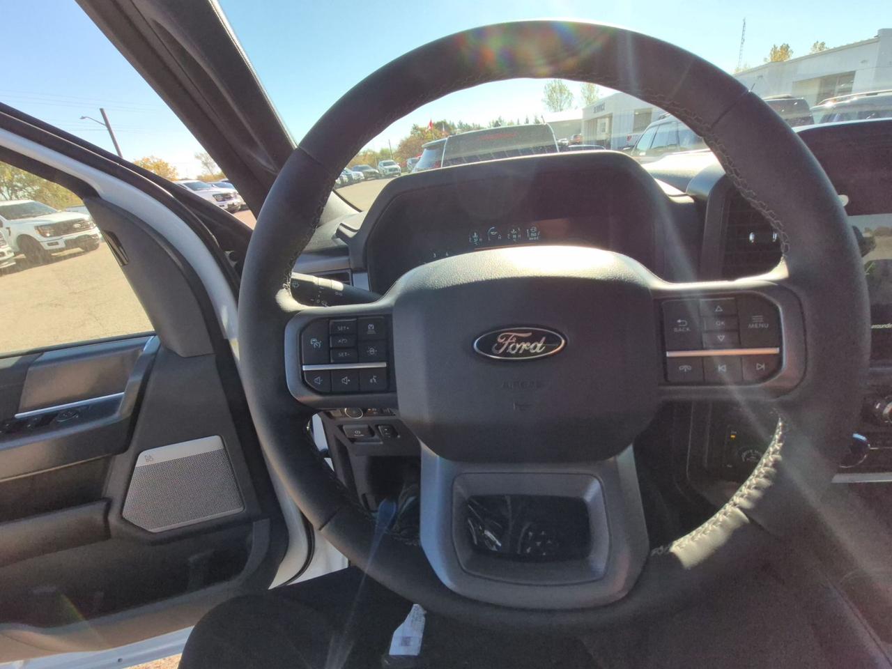 2026 Ford F-150 LARIAT, MOONROOF, BLACK PKG, TOW/HAUL PKG Photo