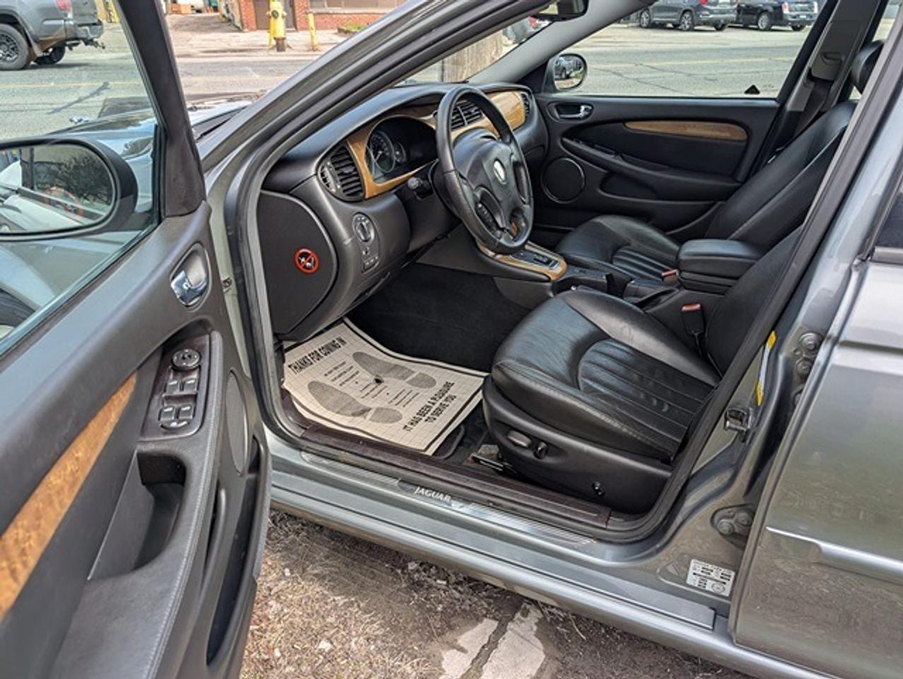 2003 Jaguar X-Type 4dr Sdn 2.5 Photo