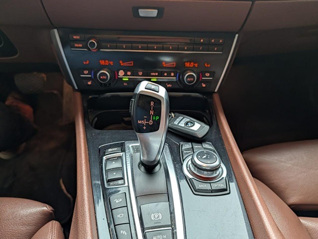 2011 BMW 5 Series 5dr 535i xDrive Gran Turismo AWD Photo