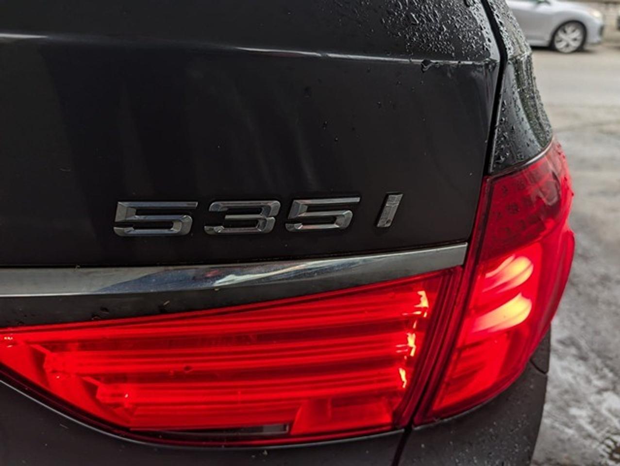 2011 BMW 5 Series 5dr 535i xDrive Gran Turismo AWD Photo