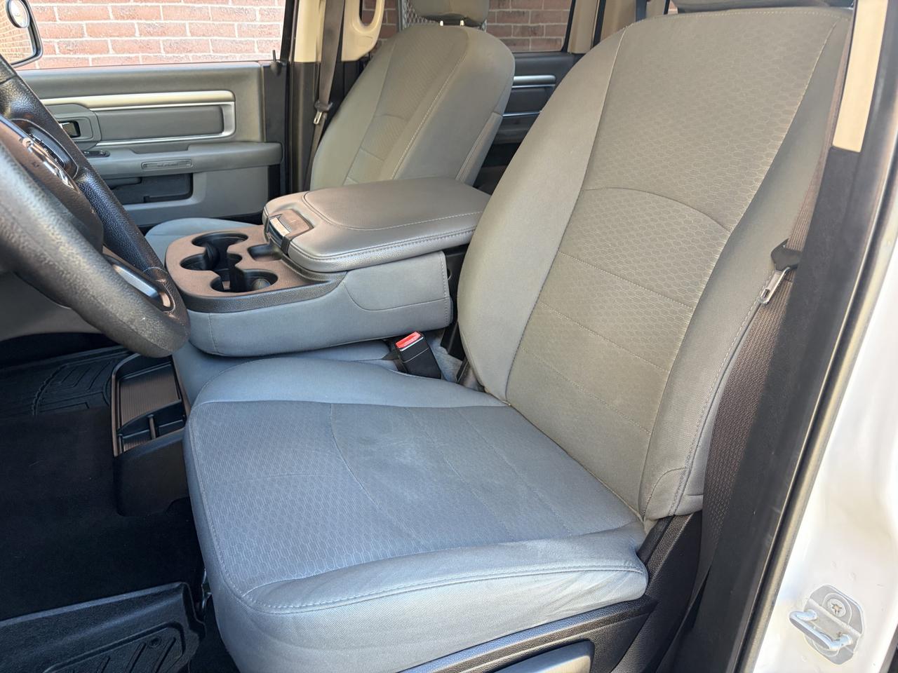 2016 RAM 1500 SLT Photo