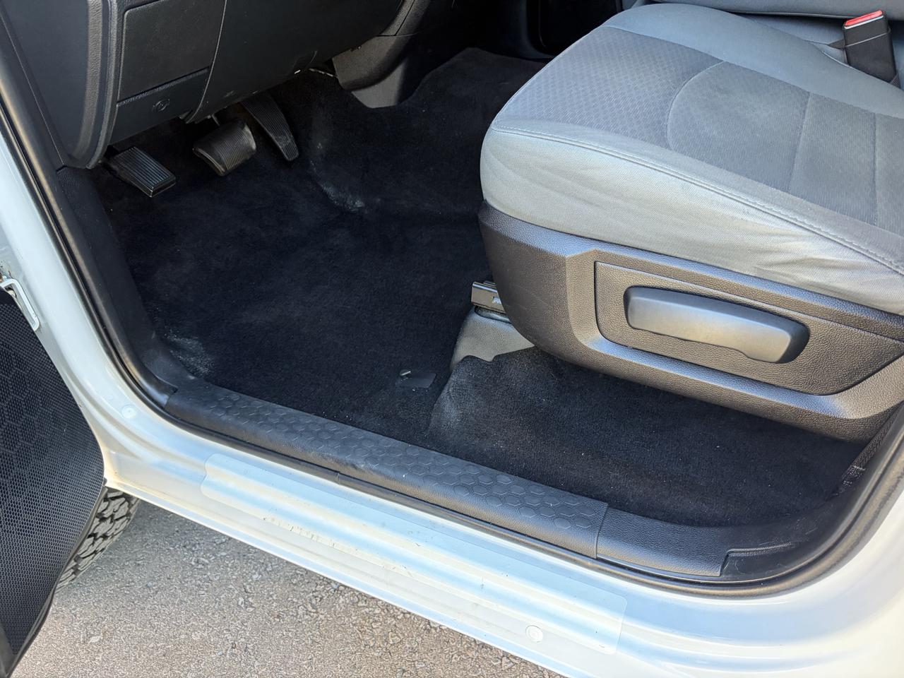 2016 RAM 1500 SLT Photo