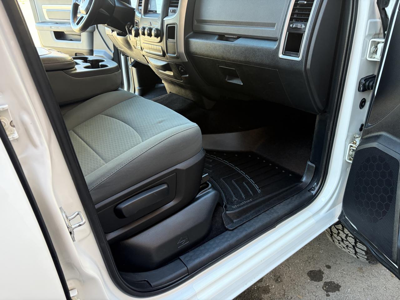 2016 RAM 1500 SLT Photo