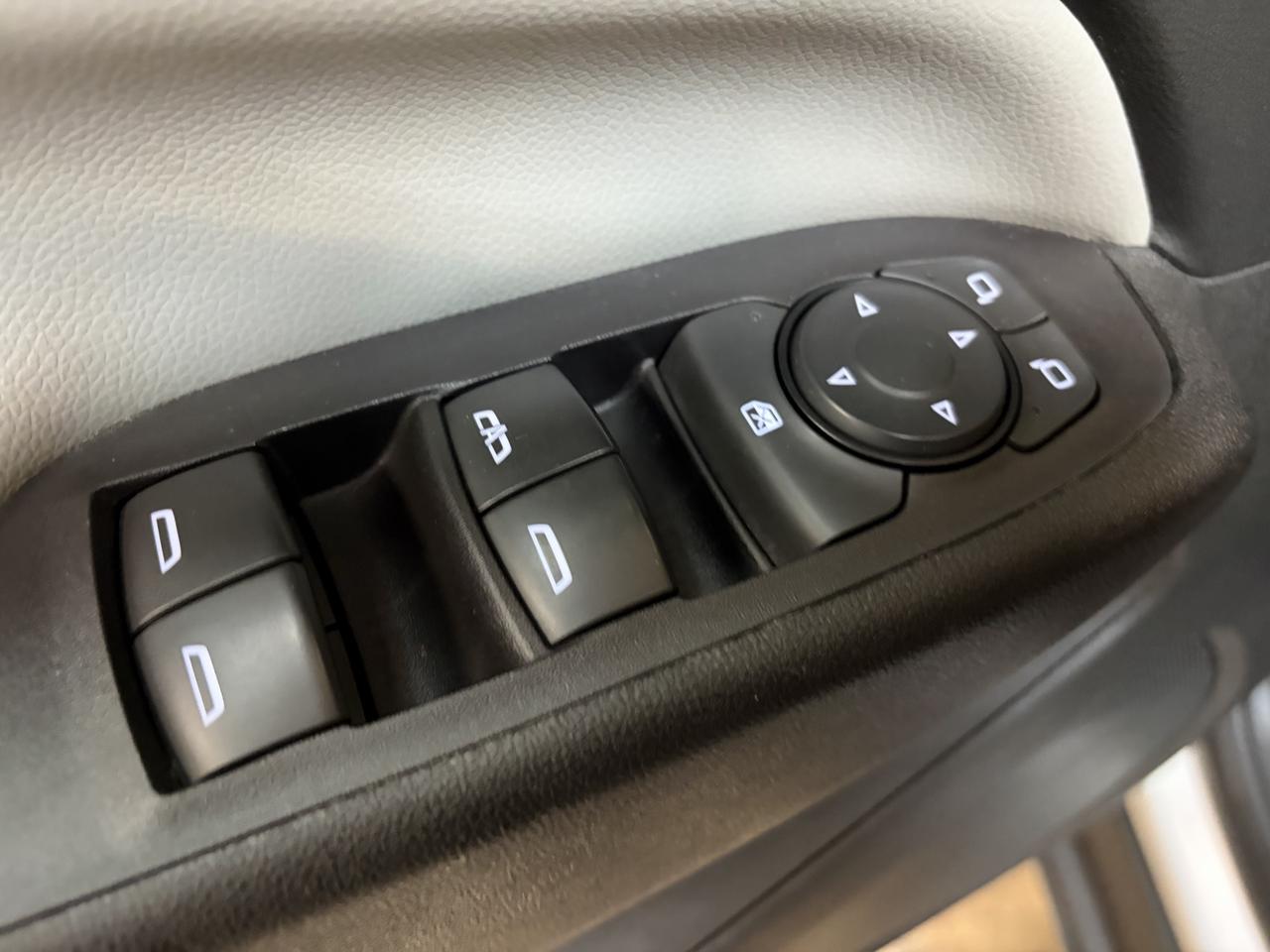 2020 Chevrolet Equinox LS Photo