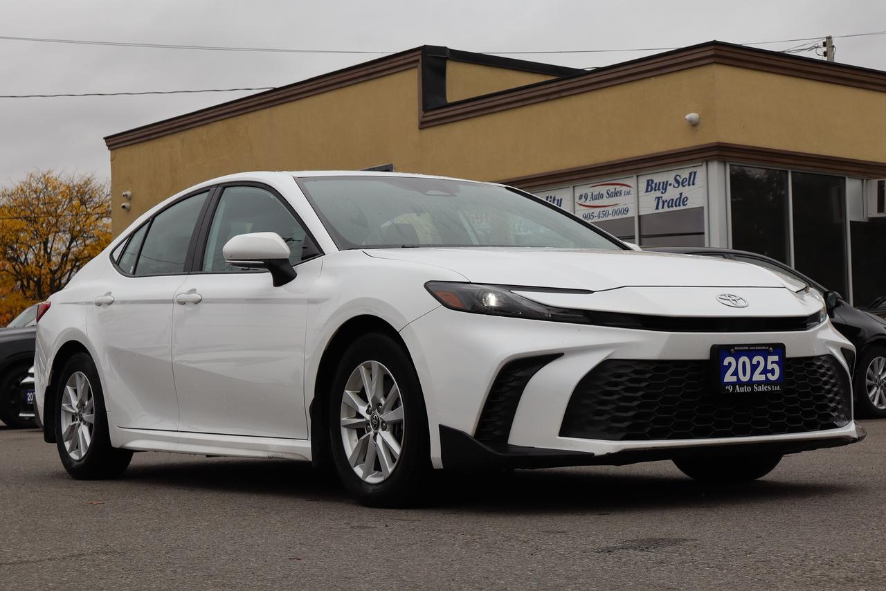 2025 Toyota Camry SE Hybrid Photo