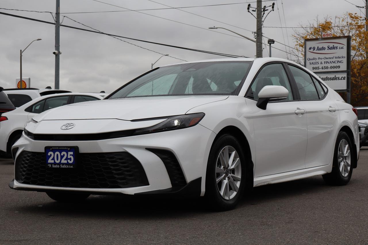 2025 Toyota Camry SE Hybrid Photo2