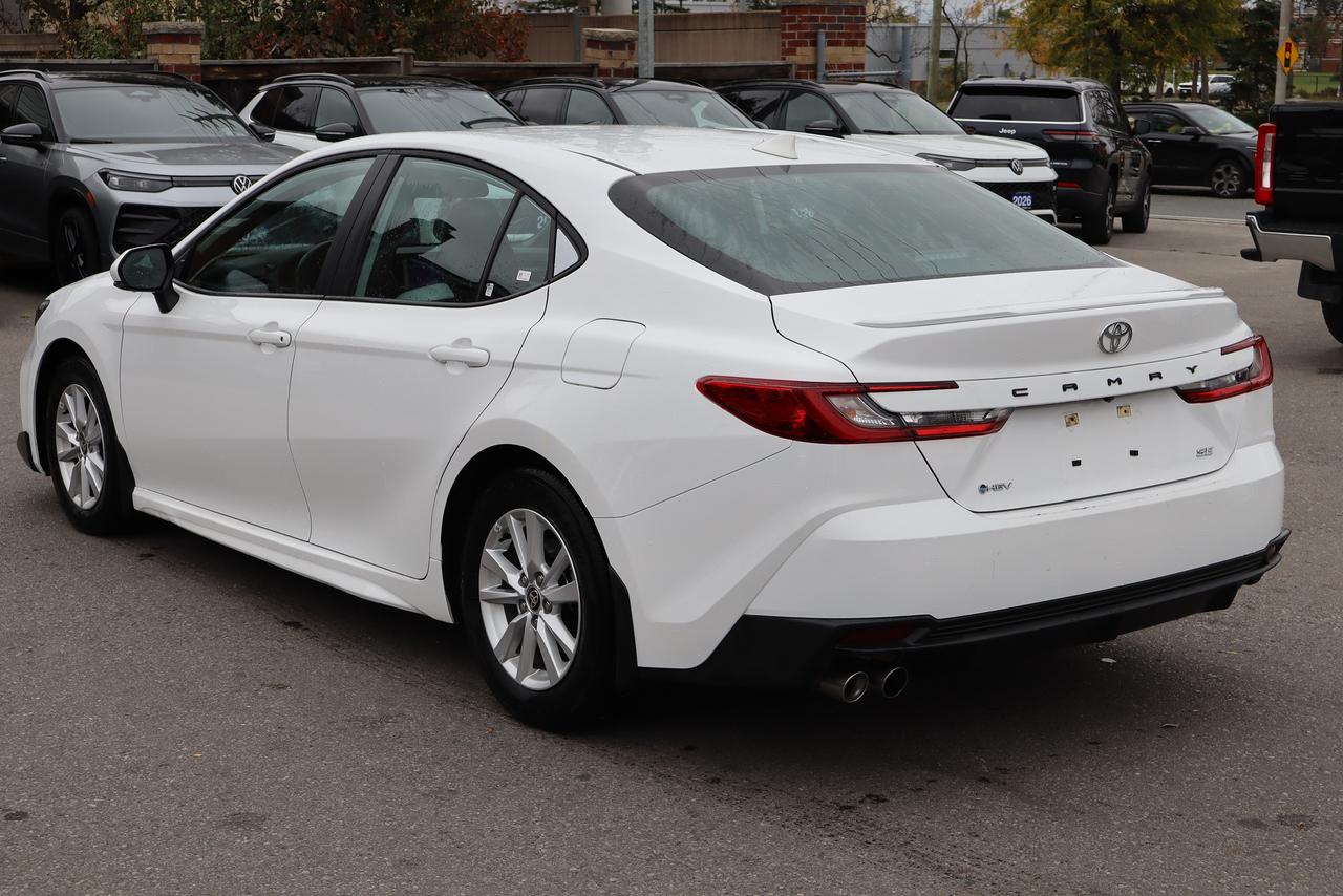 2025 Toyota Camry SE Hybrid Photo