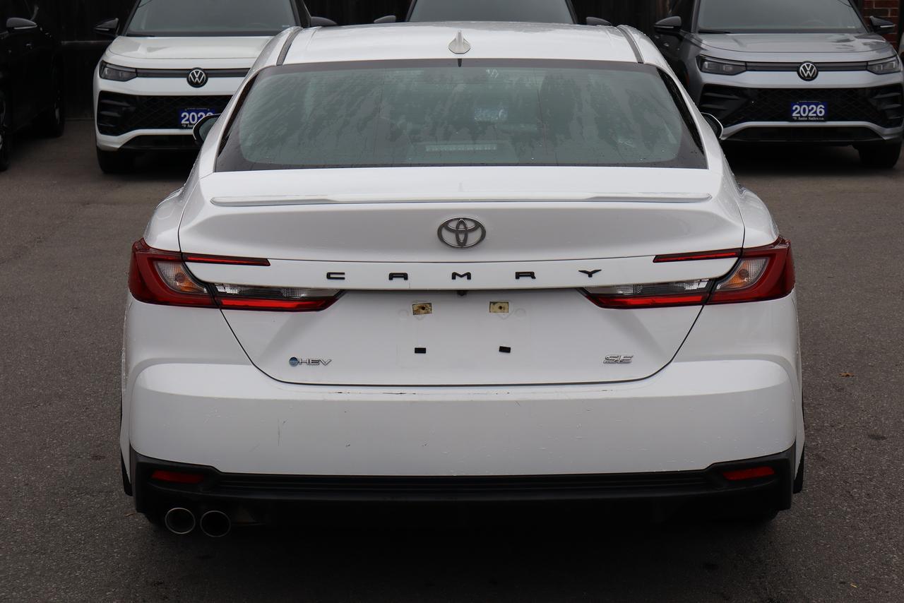 2025 Toyota Camry SE Hybrid Photo