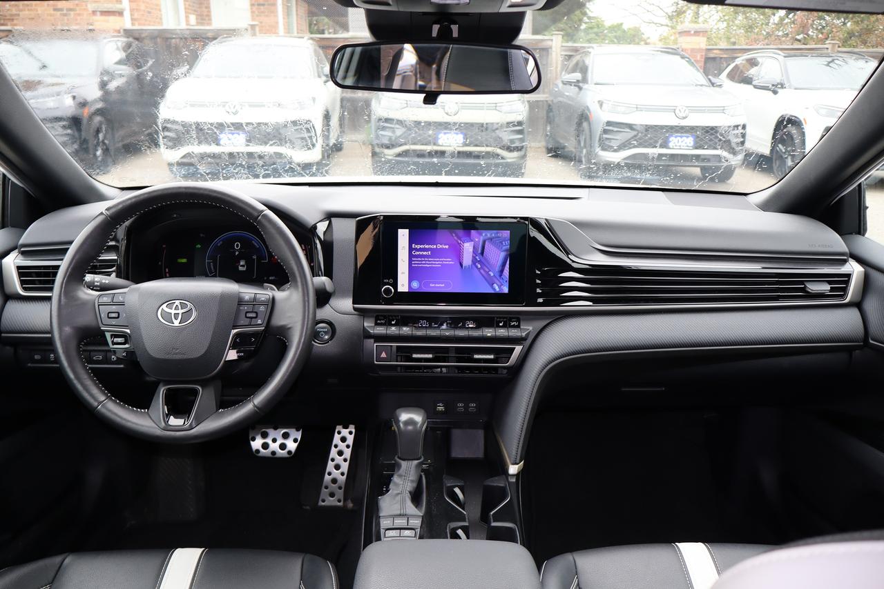 2025 Toyota Camry SE Hybrid Photo