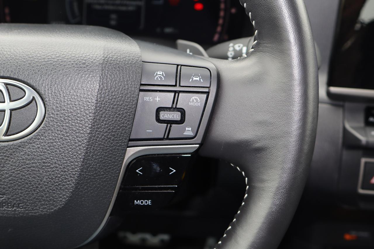 2025 Toyota Camry SE Hybrid Photo