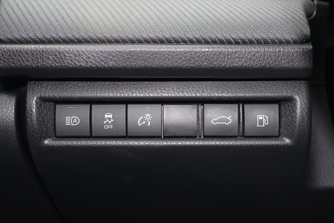 2025 Toyota Camry SE Hybrid Photo