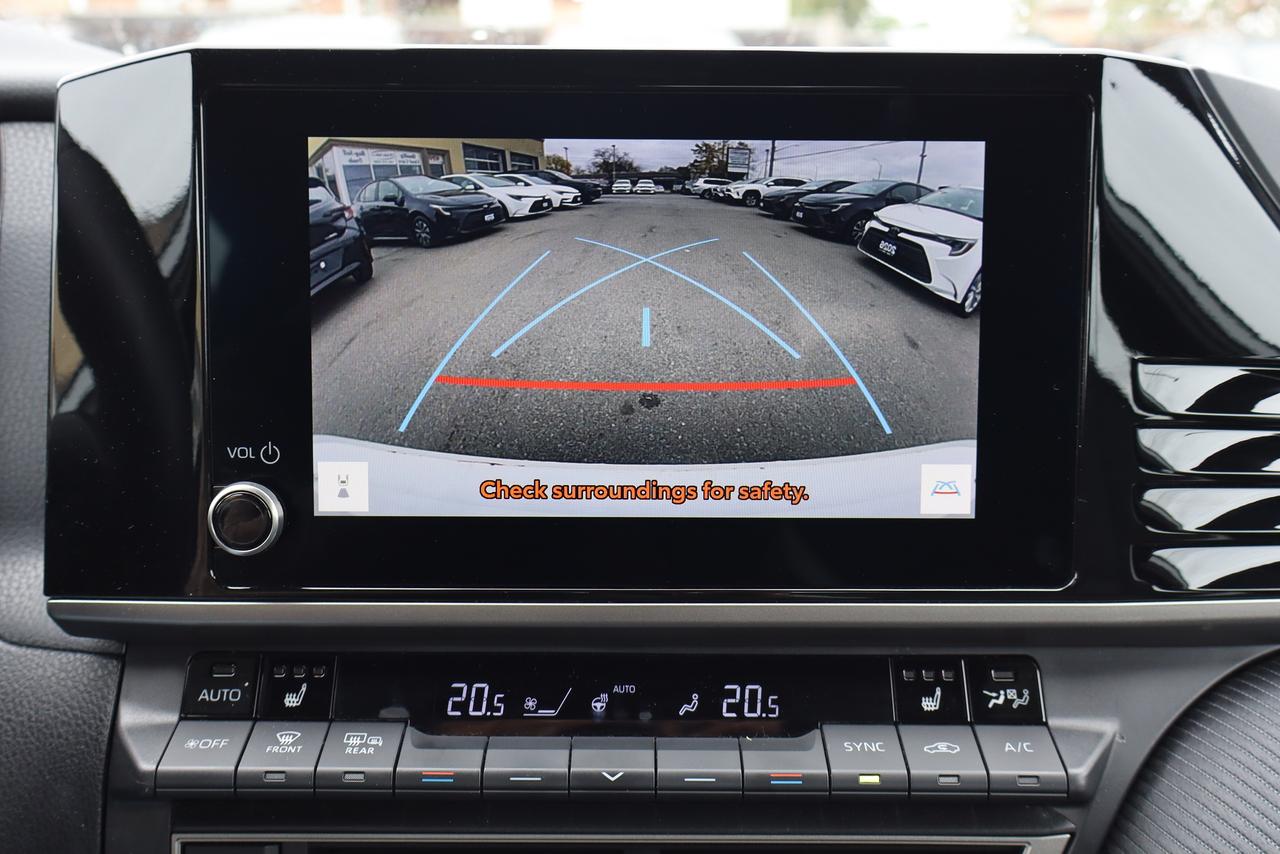 2025 Toyota Camry SE Hybrid Photo
