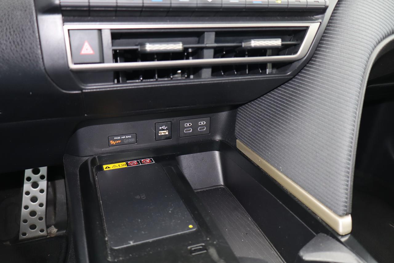 2025 Toyota Camry SE Hybrid Photo