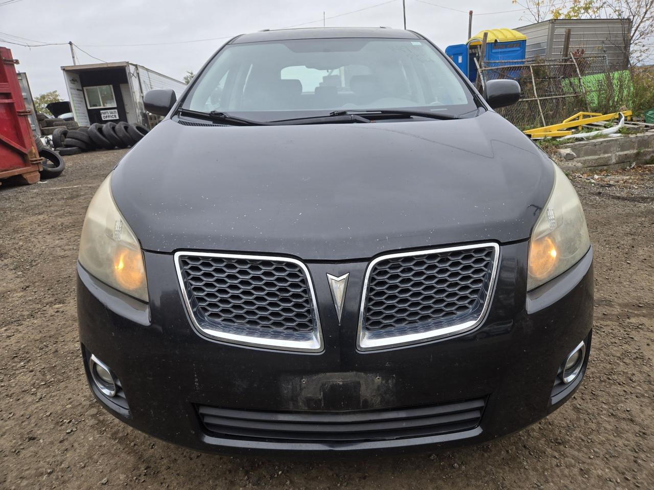 2009 Pontiac Vibe  - Photo #2