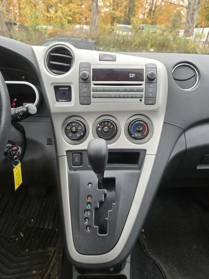 2009 Pontiac Vibe  - Photo #8