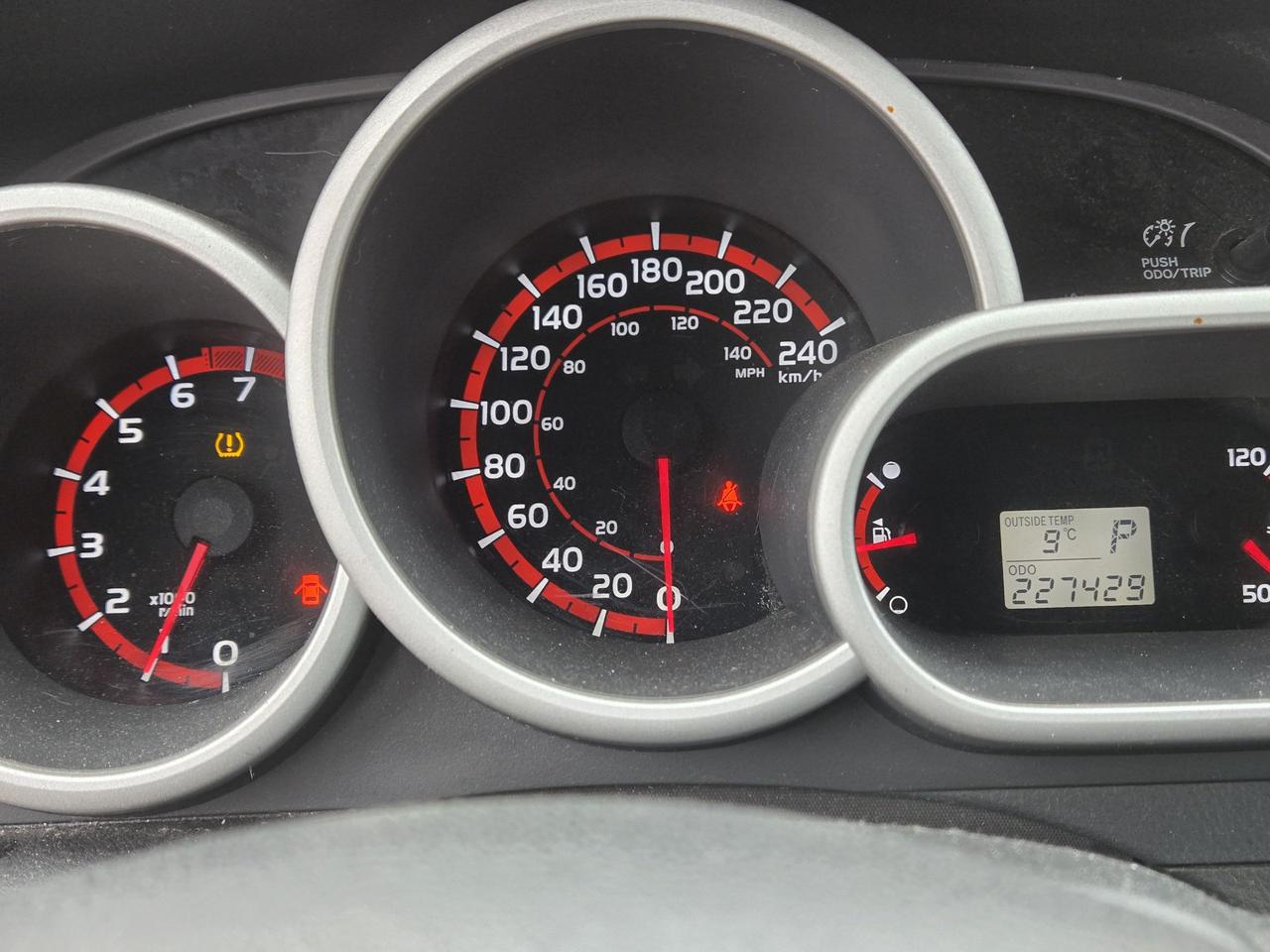 2009 Pontiac Vibe  - Photo #9