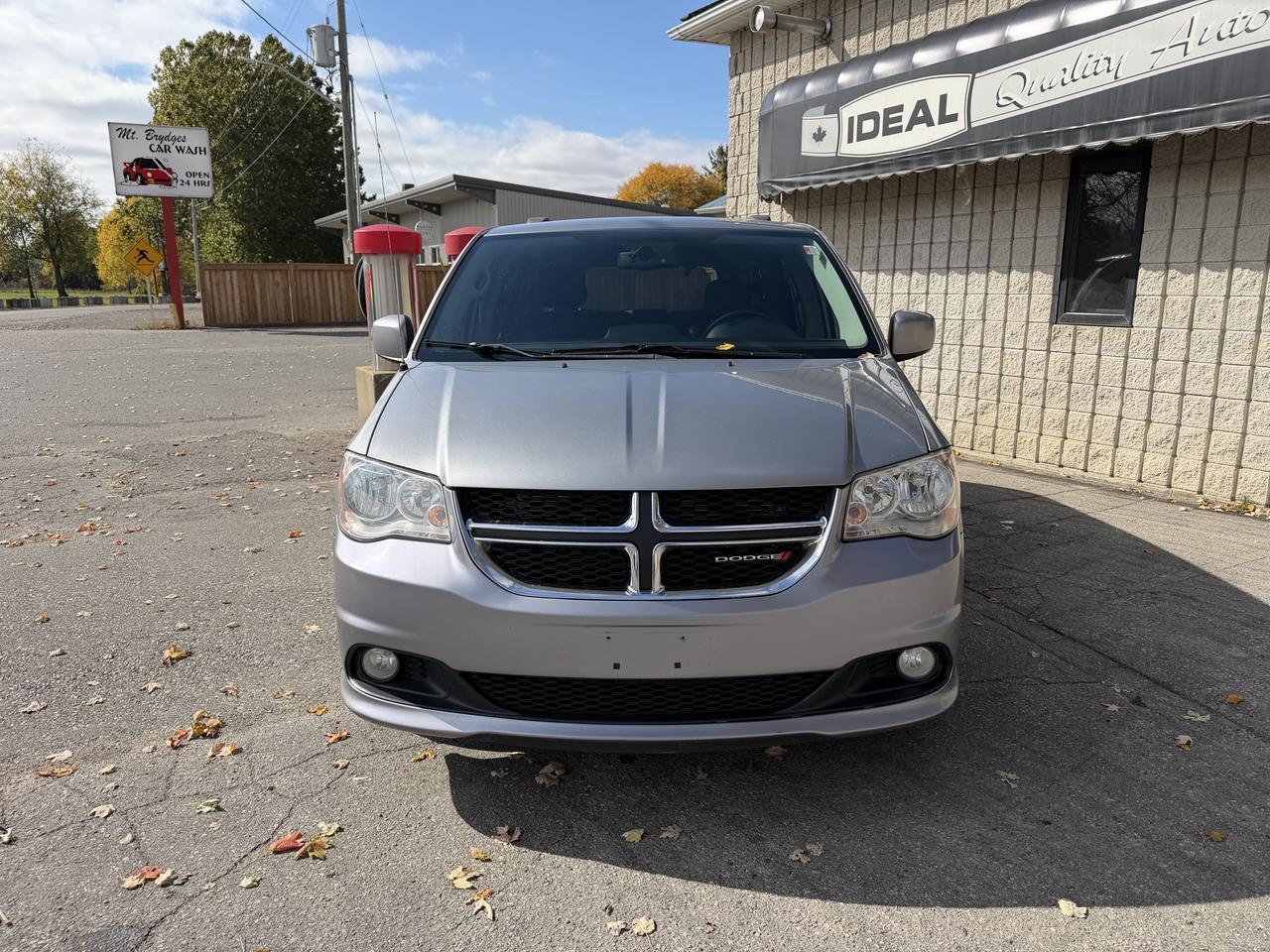 2016 Dodge Grand Caravan Crew Photo1