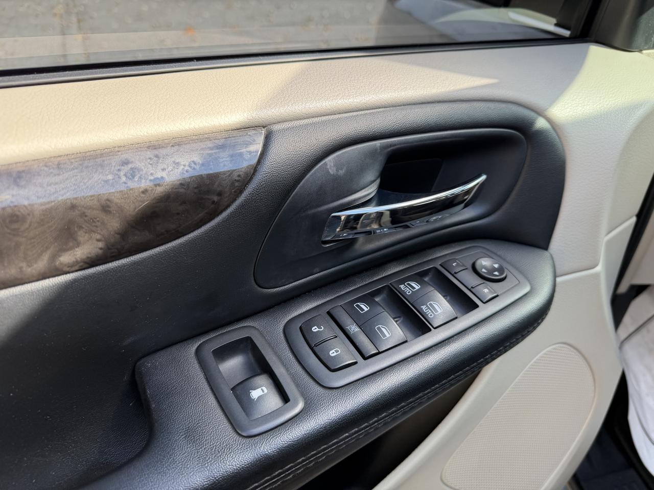 2016 Dodge Grand Caravan Crew Photo