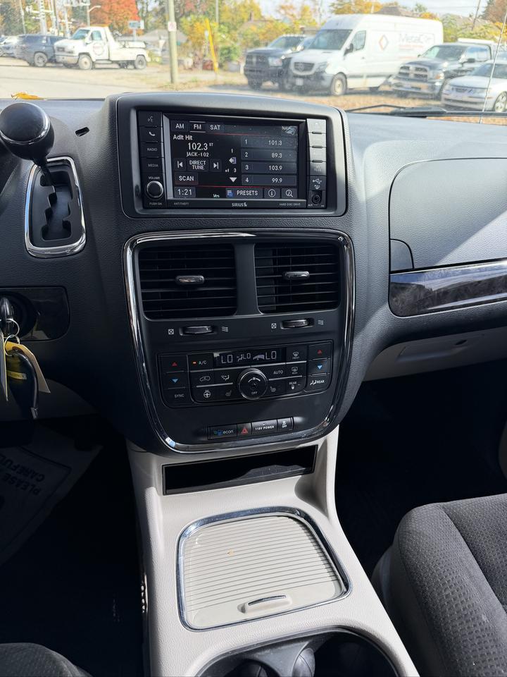 2016 Dodge Grand Caravan Crew Photo