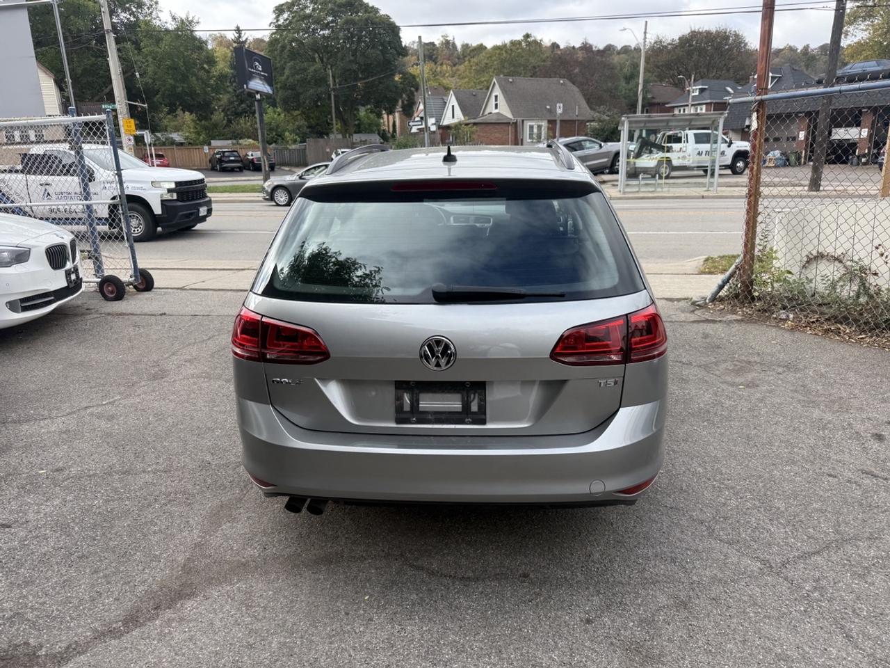 2015 Volkswagen Golf SportWagen Trendline Photo