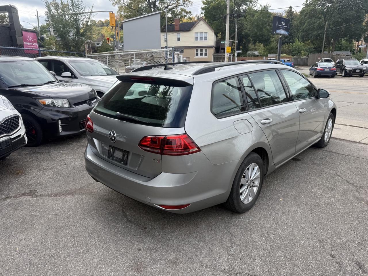 2015 Volkswagen Golf SportWagen Trendline Photo