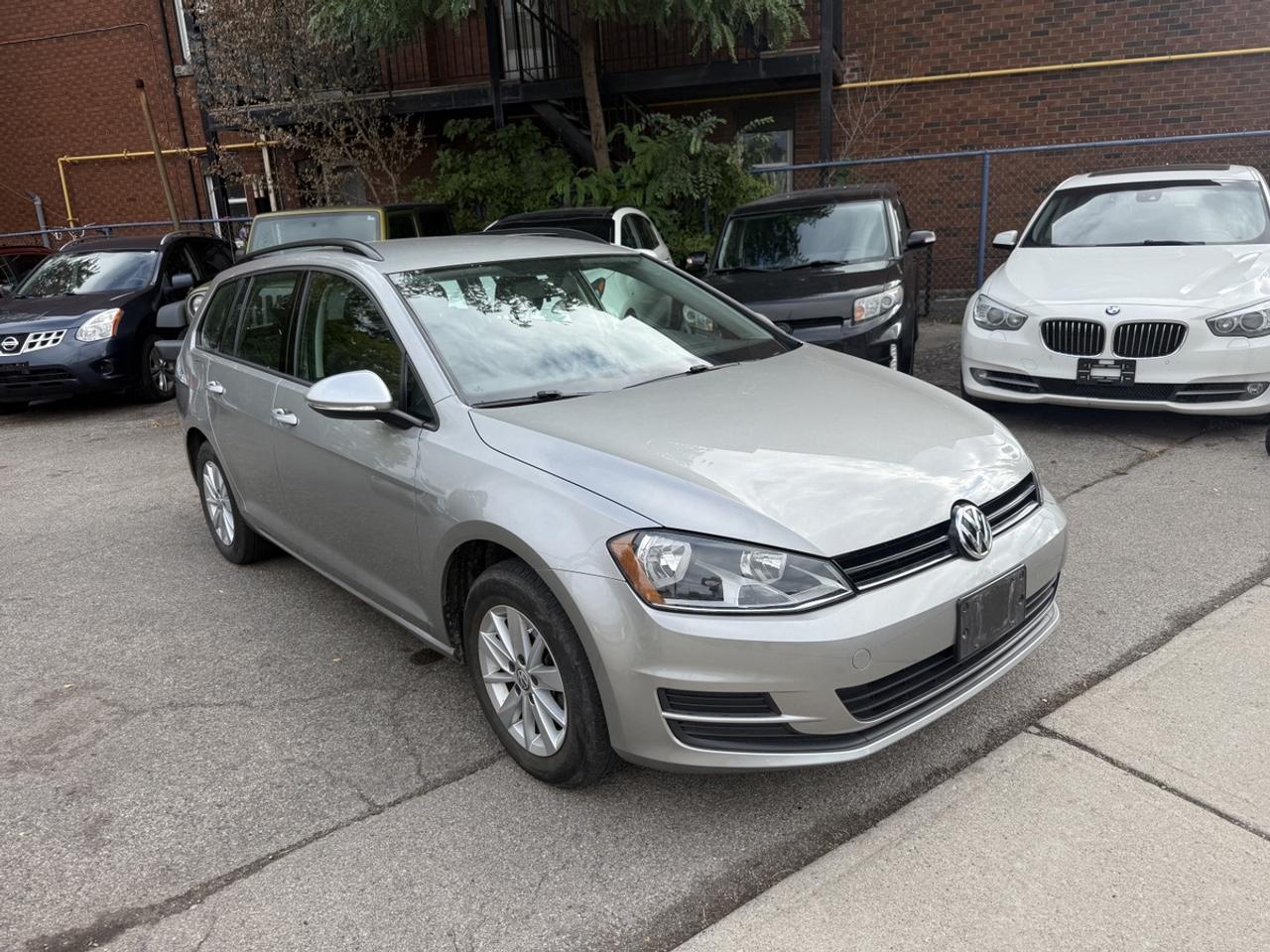 2015 Volkswagen Golf SportWagen Trendline Photo