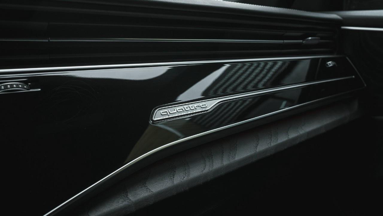 2022 Audi Q8 Technik 55 TFSI quattro Photo