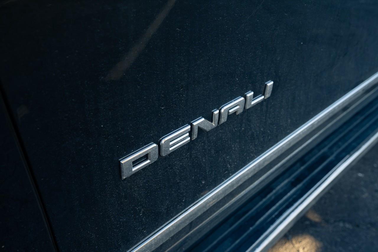 2017 GMC Sierra 1500 4WD Crew Cab Standard Box Denali Photo